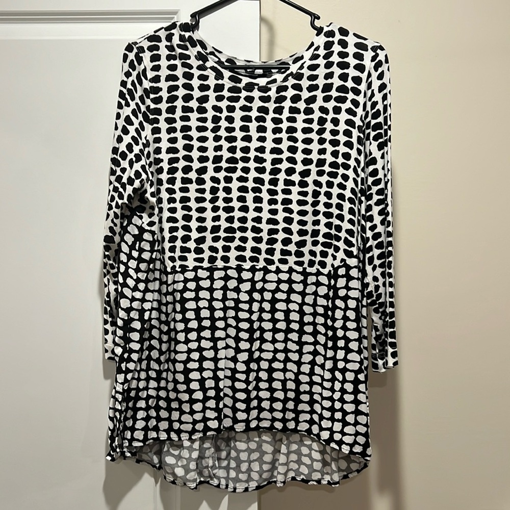 Ali Miles top.. black & white size large